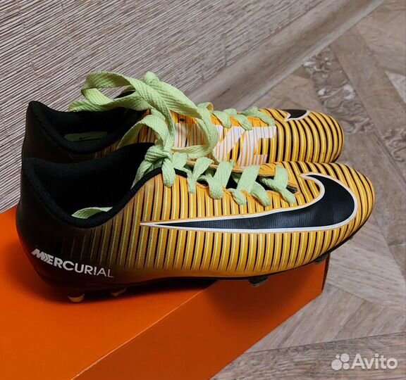 Детские футбольные бутсы