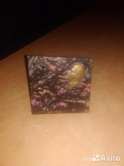 Настольный барельеф В.И.Ленина,бронза на камне