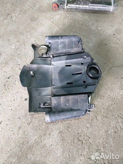 Крышка двигателя декоративная (Chrysler Crossfire)