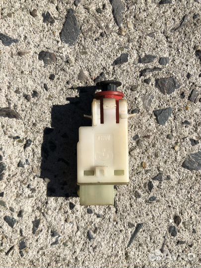 Датчик включения стоп-сигнала BMW E34