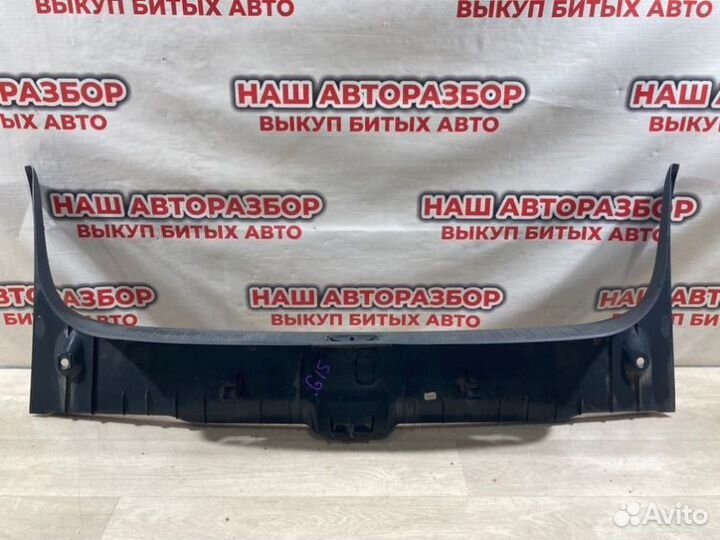 Накладка замка багажника Nissan Almera G15 седан