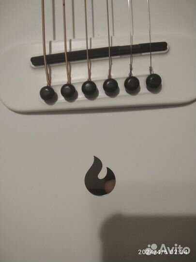 Трансакустическая гитара