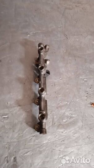 Топливная рампа Mitsubishi Carisma рест. 2001