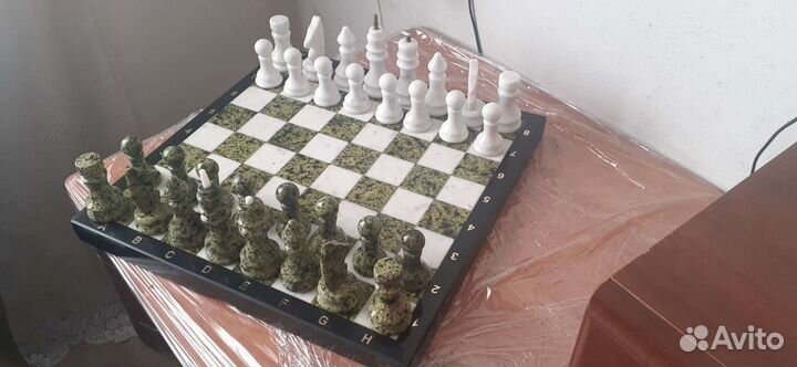 Шахматы из натуральног камня (змеевик)