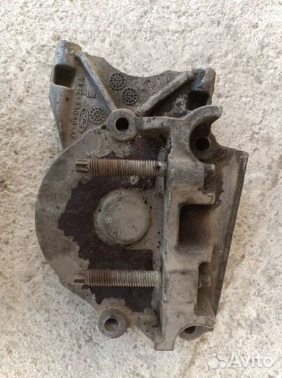 Кронштейн двигателя левый Ford Focus 1 Split Port