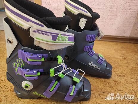 Продам горнолыжные ботинки р.39