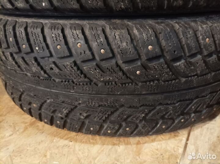 Kumho I'Zen Stud Snow KW11 245/70 R16