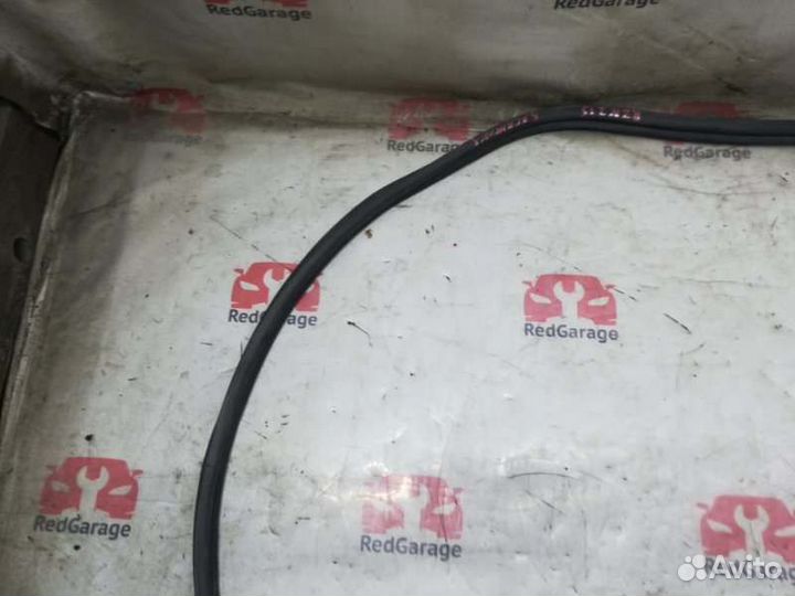 Уплотнитель двери багажника Toyota Hilux Surf