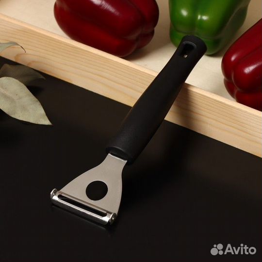 Овощечистка Доляна «Чили», 18,5 см, цвет чёрный