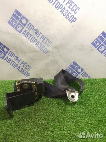 Ремень безопасности задний правый Toyota Avensis