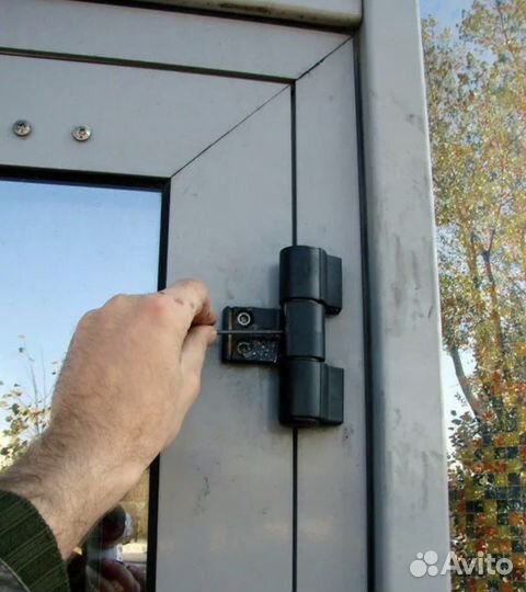 Замена петель на двери пвх