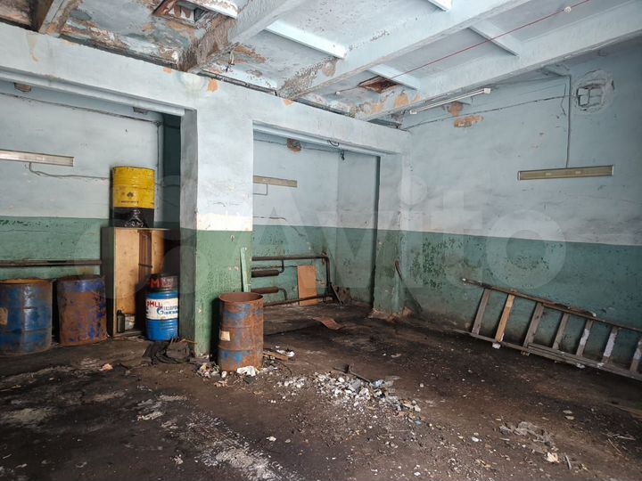 Гараж, > 30 м²