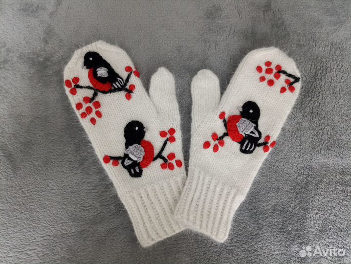 Варежки из пуха норки с вышивкой