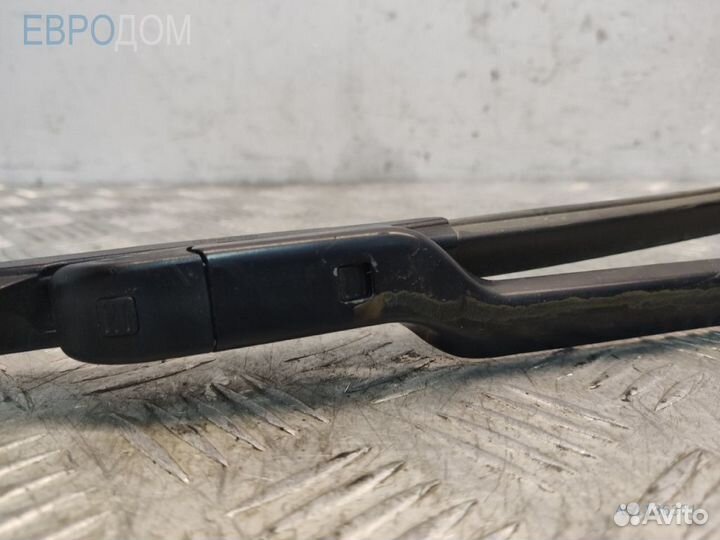 Щеткодержатель правый на BMW G30 s1136371