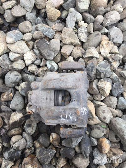 Суппорт тормозной задний левый Land Rover Range Ro