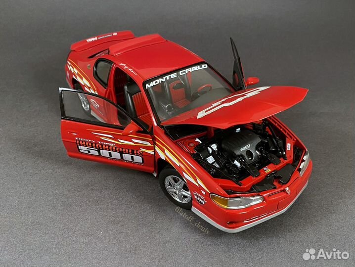 1/18 Chevrolet Monte Carlo 1999 (Sun Star)