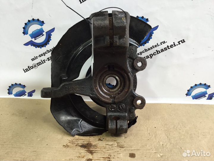 Кулак передний левый Mazda 3 BL 2009-2013