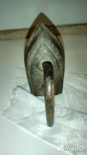 Старый утюг железный