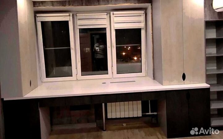 Детская рабочая зона у окна