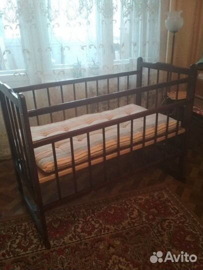 Детская кроватка с новым матрасиком