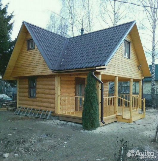 Сруб дома из бревна ручной рубки