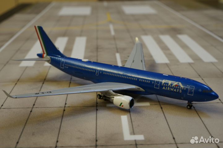 Модель самолета Airbus 330-200