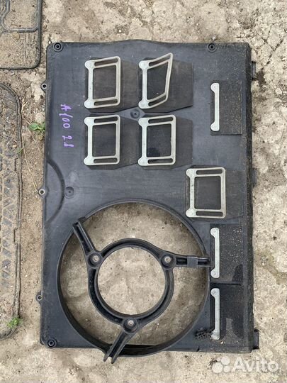 Диффузор вентилятора Ауди100/А6 С4