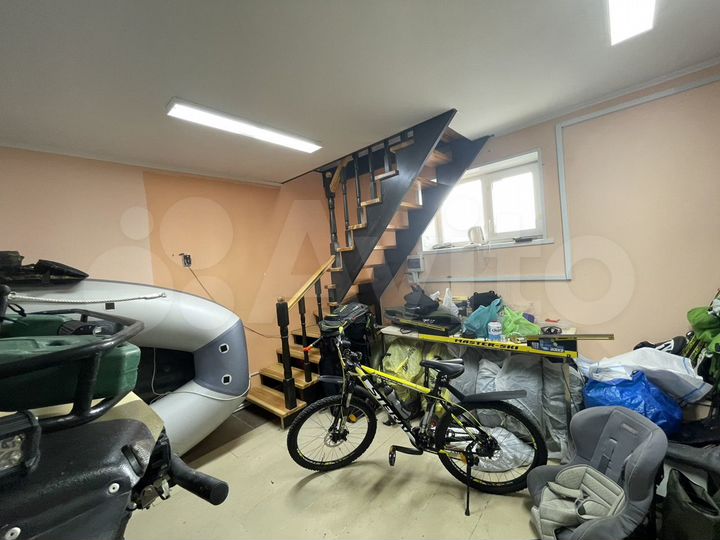 Гараж, > 30 м²
