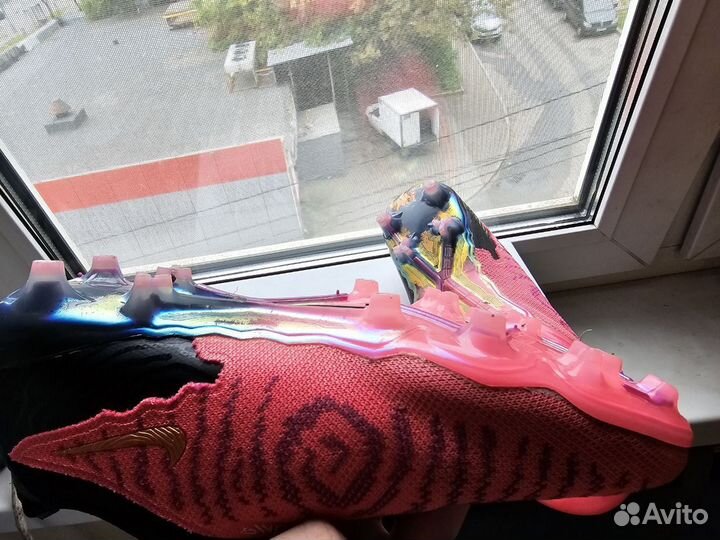 Футбольные бутсы Nike Phantom GX