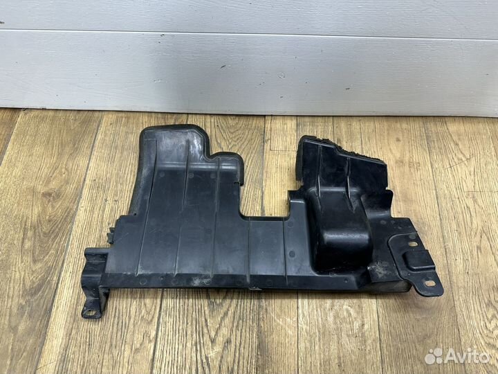 Дефлектор радиатора правый Nissan Qashqai J10
