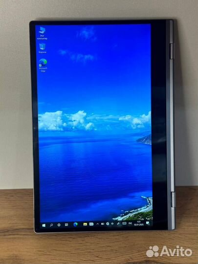 Ноутбук с сенсорным экраном трансформер