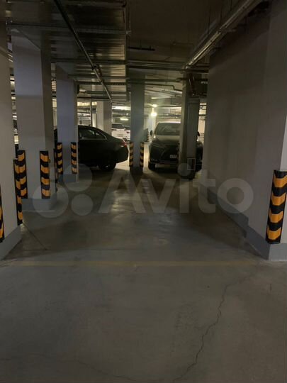 Машиноместо, 18 м²