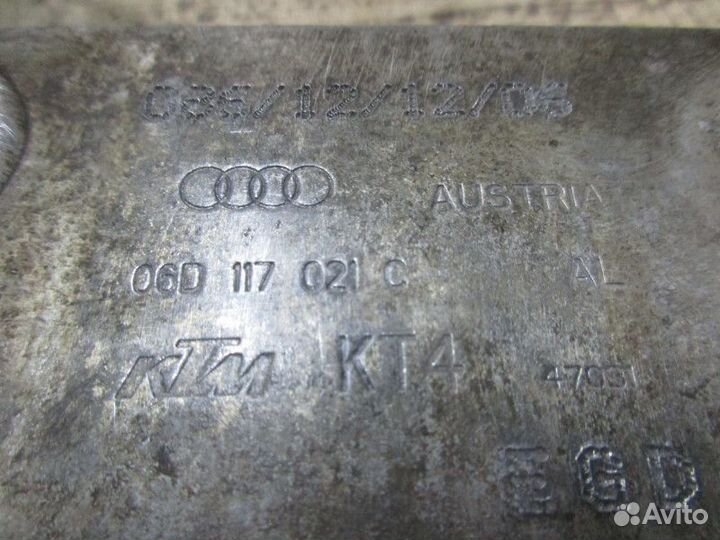 Радиатор масляный VW Passat B6 2005-2010