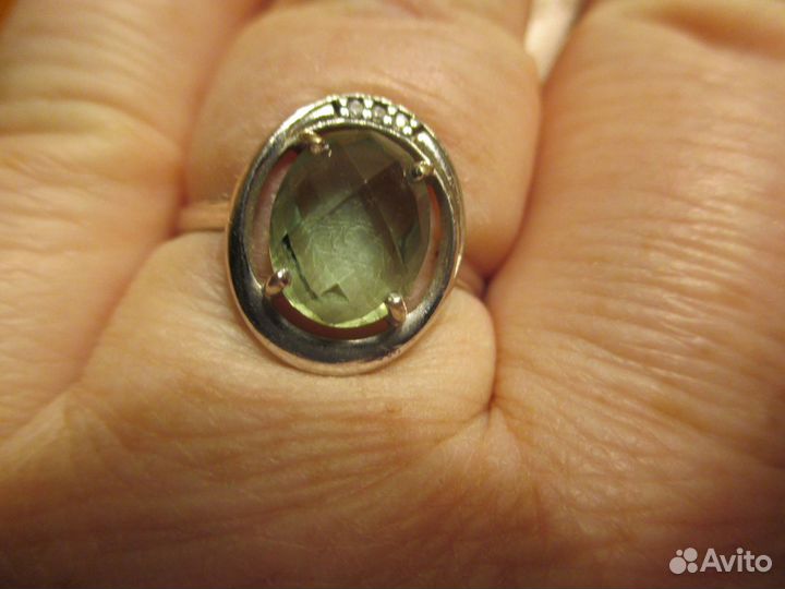 Серебряное кольцо кварц + фианиты, р.20