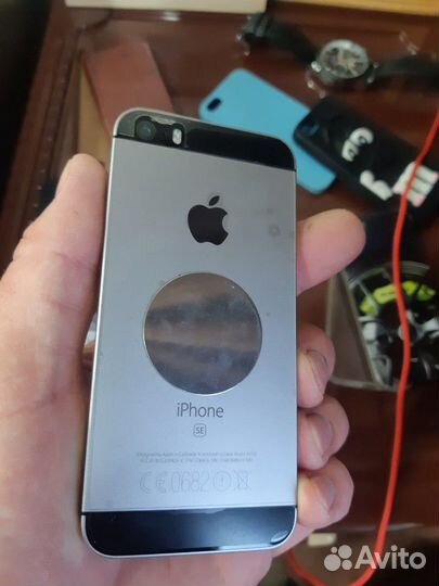iPhone SE, 32 ГБ