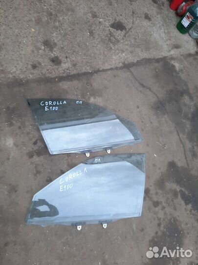 Стекло передние Toyota Corolla E100