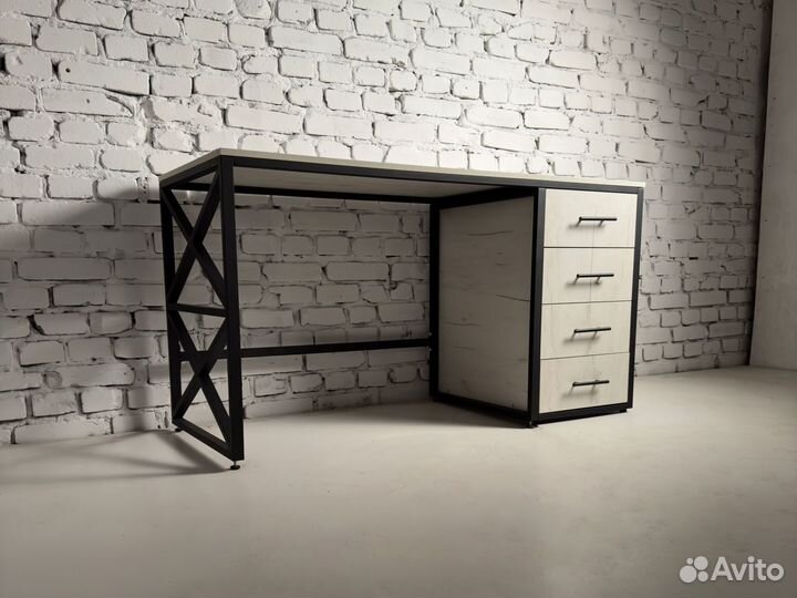 Письменный стол