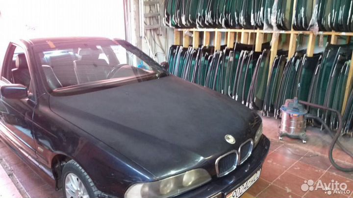 Лобовое стекло Бмв е39. Магазин автостекол