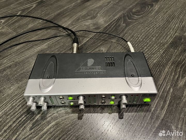 Усилитель для наушников Behringer Miniamp AMP800
