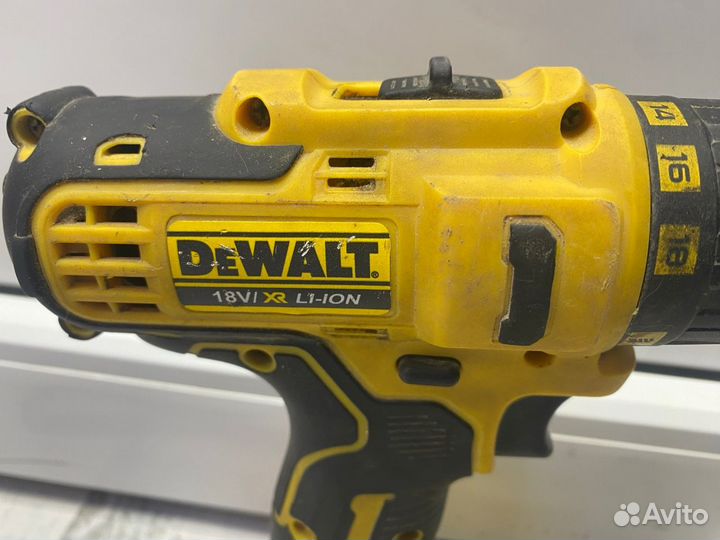 Дрель-шуруповёрт DeWalt DCD776