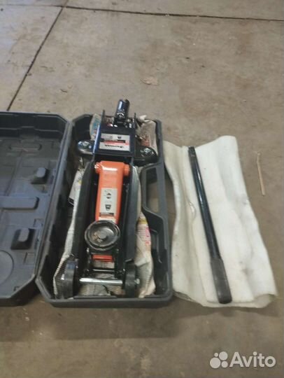 Продам подкатной домкрат Ермак 2 т