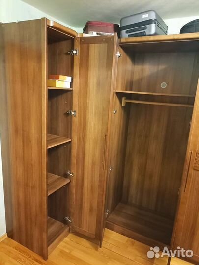 Угловой, вместительный шкаф