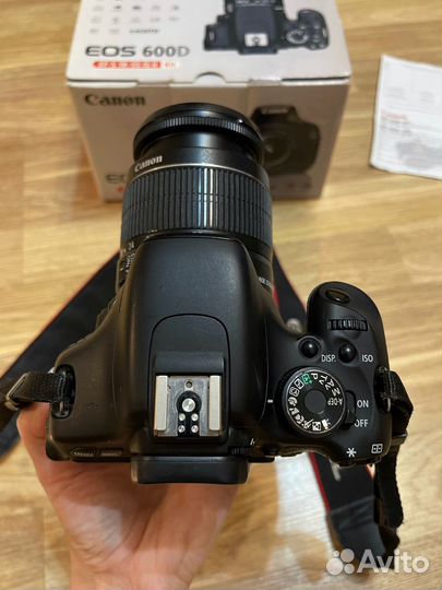 Зеркальный фотоаппарат Canon 600D