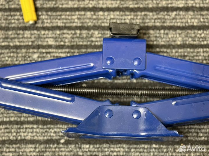 Домкрат ромбический 1,5 тонны