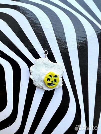 Подвеска в виде яичницы