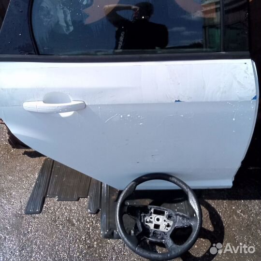 Дверь левая ford focus 3