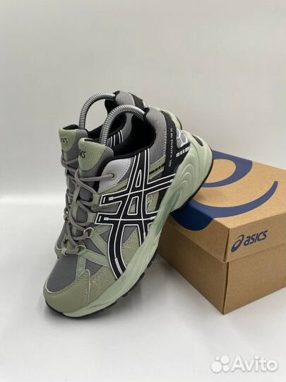 Кроссовки asics