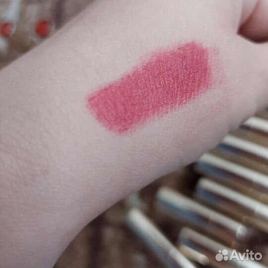 Clarins Joli Rouge velvet помада оттенок 733V