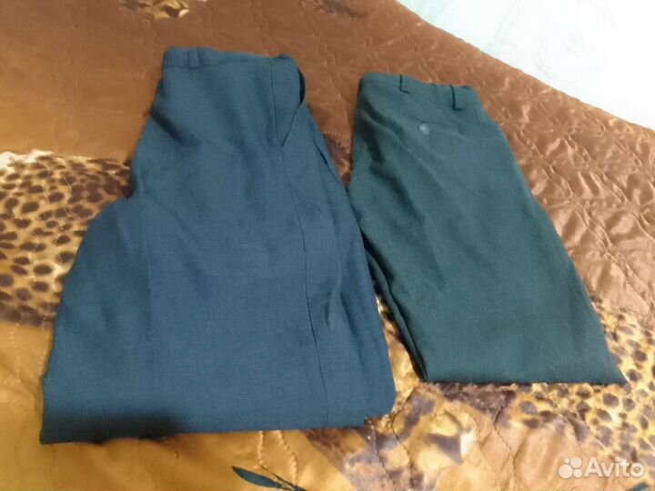 Жилетки, рубашки,брюки,галстуки отдам пакетом