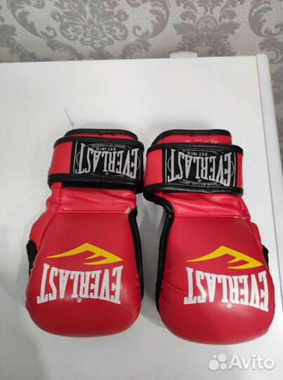 Боксерские перчатки
